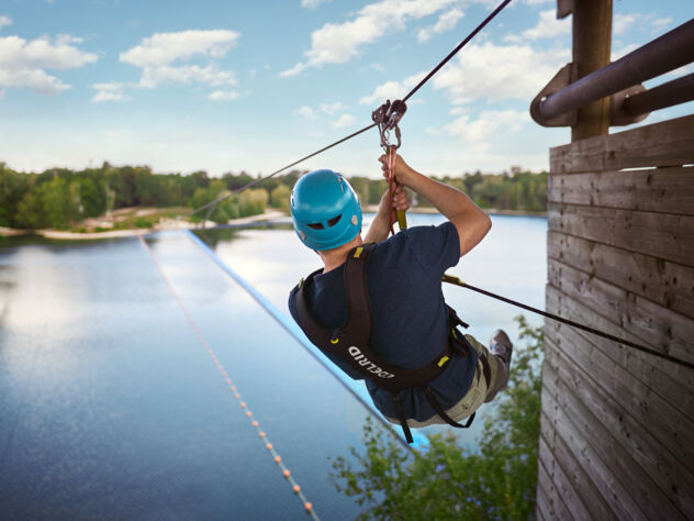 Adrenalin pur: Seilbahn über den Center Parcs See