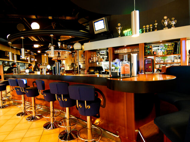 Fachgespräche an der Bar