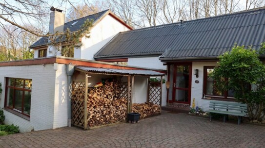 Lentföhrden: Einzigartiges Architektenhaus mit zahlreichen Zimmern!