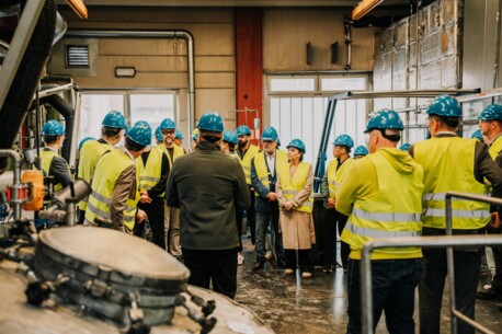 800 Interessierte besuchen Hamburger Industrie auf Werkstouren