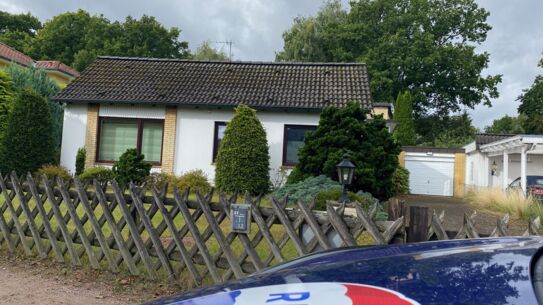 Einfamilienhaus auf großem Grundstück
im Norden Hamburgs
mit vielen Möglichkeiten