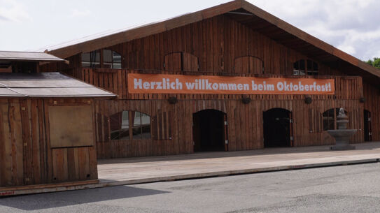 O`zapft is` - Oktoberfestgaudi bei Möbel Kraft