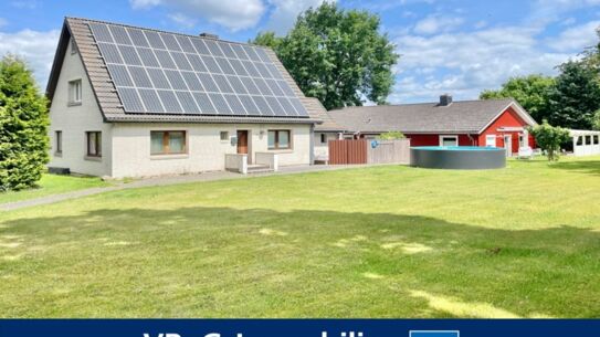 Neuwertiger Bungalow und älteres Haus auf einem Grundstück. Perfekt für mehrere Generationen.