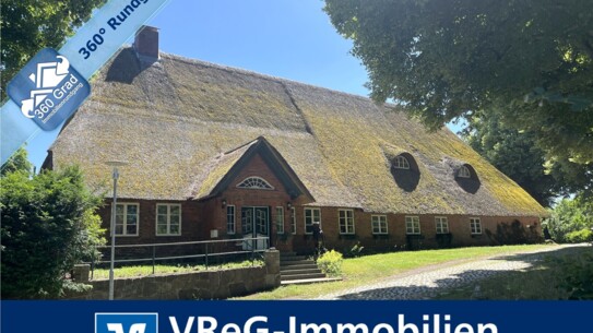 Resthof in Seenähe mit großem Bauernhaus + 2 vermietbaren Wohnungen und möglichen Baugrundstücken