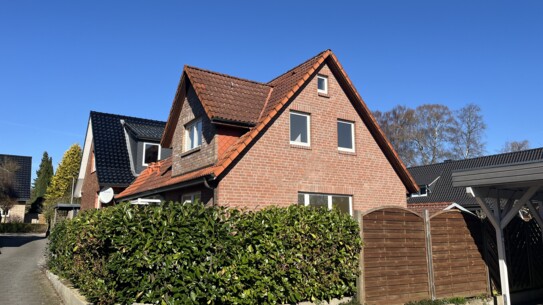 Doppelhaushälfte in bevorzugter Wohnlage von Bargteheide: Kurzfristige Übgabe möglich!