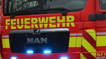 Wintergarten und Carport in Vollbrand - Reihenhaus nicht mehr bewohnbar
