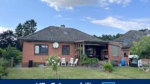 Einfamilienhaus mit Garage und schönem Grundstück zu verkaufen