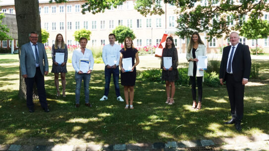 Kreis Stormarn ehrt Absolventen 