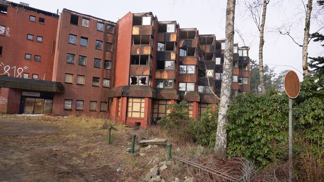 Hotel-Ruine Gutsmann stand in Flammen