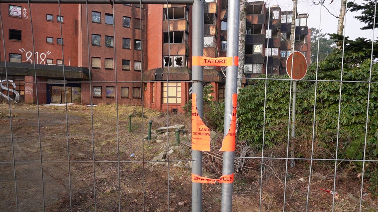Hotel-Ruine Gutsmann stand in Flammen