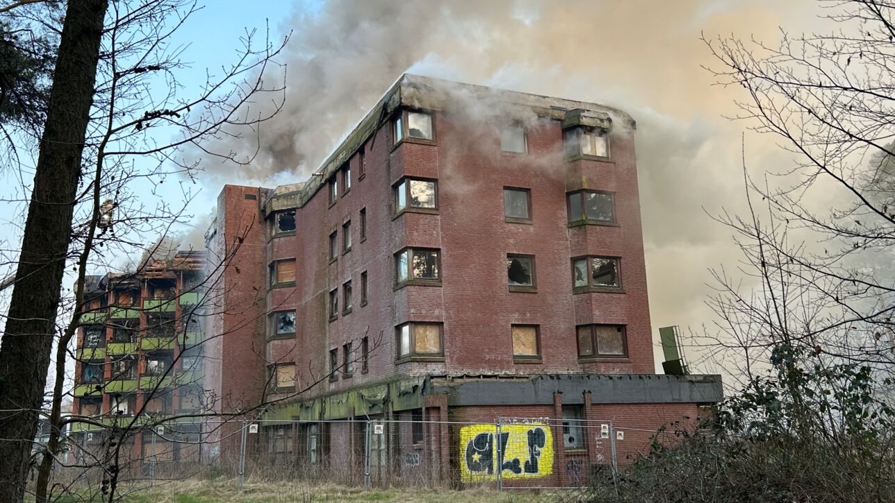 Hotel-Ruine Gutsmann stand in Flammen