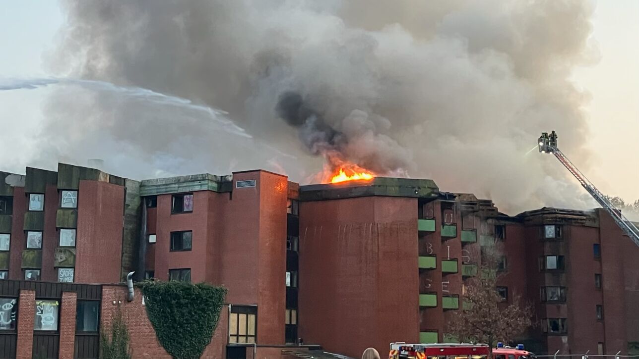 Hotel-Ruine Gutsmann stand in Flammen