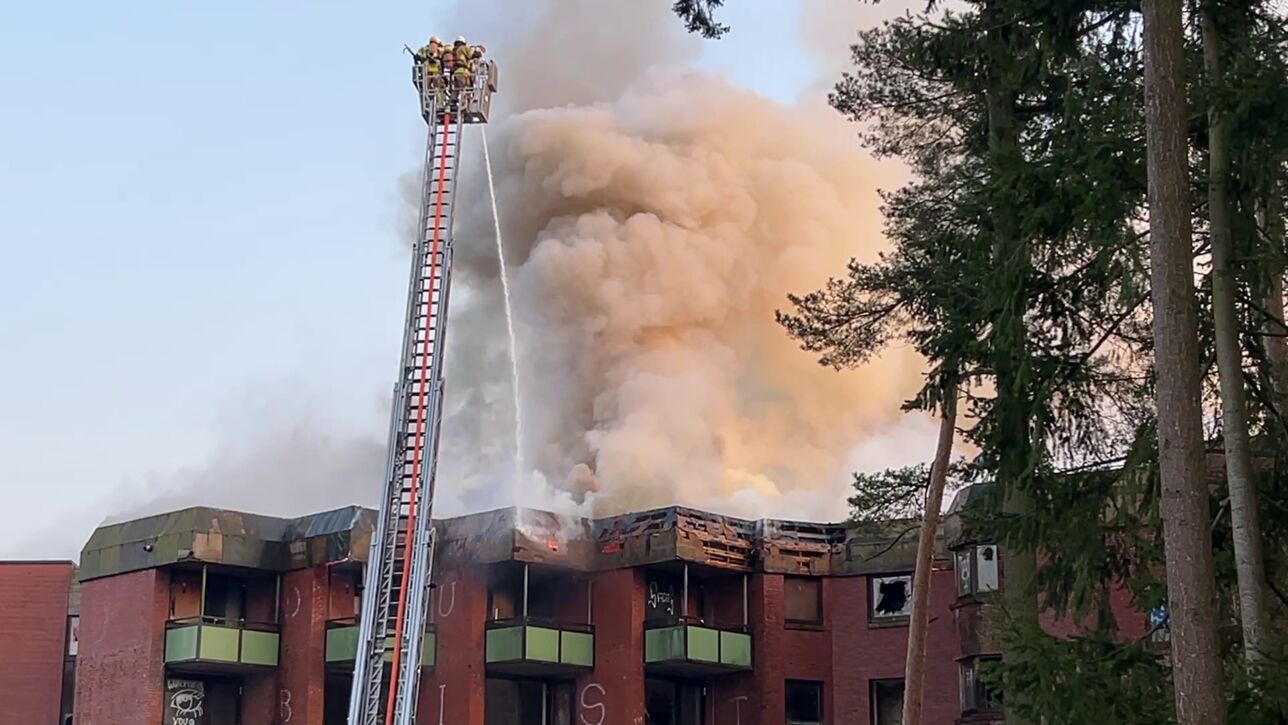 Hotel-Ruine Gutsmann stand in Flammen