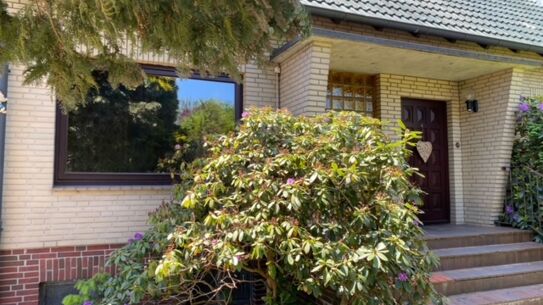 Sievershütten: Großes Einfamilienhaus mit Blick auf die Felder!
