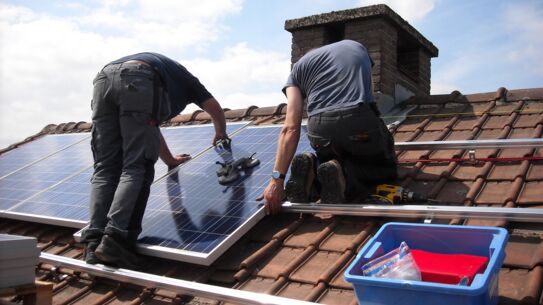 Solarwärme schützt vor Gaspreisschock bei Gewerbeimmobilien