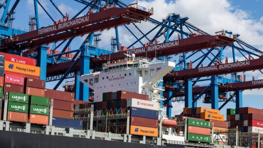 Leichte Erholung beim Containerumschlag im Hamburger Hafen