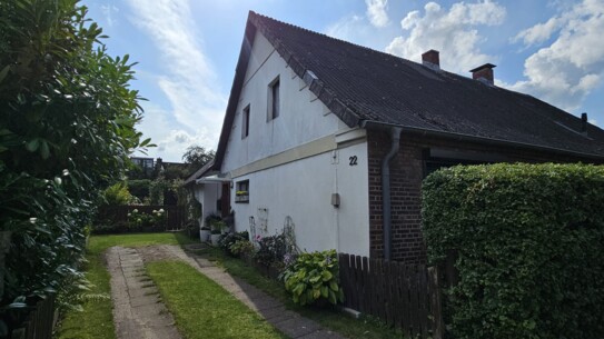 Doppelhaus mit großem Baugrundstück
in guter Lage von Bargteheide