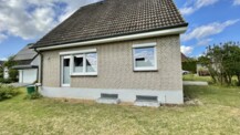 Zwischen Lübeck und Reinfeld:
Einfamilienhaus mit Vollkeller in ruhiger Wohnlage (A 3773)